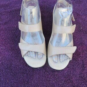New Propet Strappy Cream Leather Sandals
